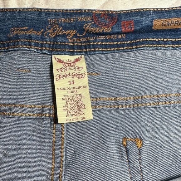 Faded Glory Light Wash Blue Denim Capri Jean Cuffed Hem Zipper Button Pockets 14 - Picture 3 of 9
